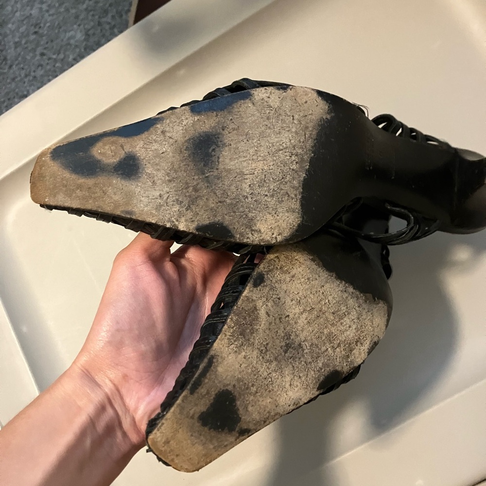 Prada low black heels - Picture 4 of 5